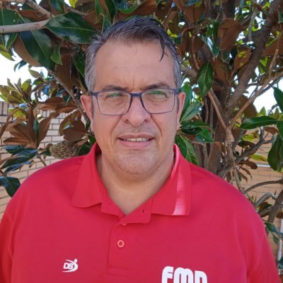 entrenador de la federación madrileña de natación. Maestro en educación primaria mención educación física. “soy hombre, nada de lo humano me es ajeno”