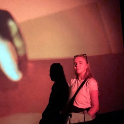 isabellaohlsson's profile picture. har en hatkärlek till anna book