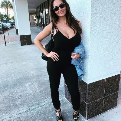 Ashleybarnabas2's profile picture. I am available for friends