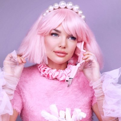 #GLITZIEGAL, queen of pink. What is your fav color? ššššš