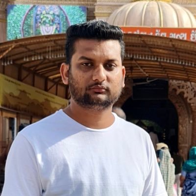आदर्श, अनुशासन, मर्यादा, परिश्रम, ईमानदारी तथा उच्च मानवीय मूल्यों के बिना किसी का जीवन महान नहीं बनसकता है|