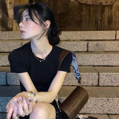 #- 𝗍𝗵𝖾 𝗆𝗼𝗈𝗇 𝗶𝗌 𝖻𝗲𝗮𝘂𝗍𝗂𝖿𝘂𝗅 𝗍𝗼𝖽𝖺𝘆 . .