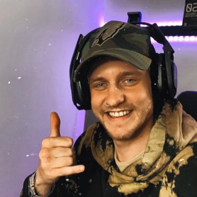 Twitch affiliate 🤟 Stream live on twitch every day, come give us a follow and a watch! https://t.co/FgHTIsEOOH  https://t.co/n1suVmahUK