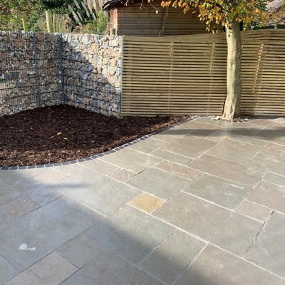 South East Fencing and paving bring quality work at an affordable price. Located in Surrey covering Reigate, Sutton, Croydon, Crawley, dorking. 07511519117