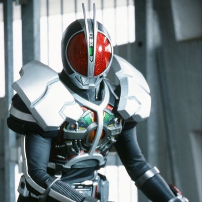 よろしくー！特撮好きな17歳仮面ライダー555が大好きです！とにかくたっくん、木場さんがかっこいいww555コスプレ楽しみ(^^)リアリティもやってますリアリティではかーじゅφだよ！