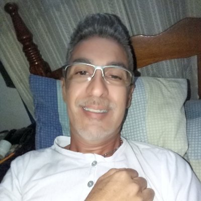 Serio , honesto y sincero y reservado, con deseos de conocer amigos de cualquier Estado.