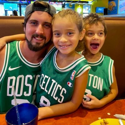 Bounce pass expert. Daddy. Go Celtics.
