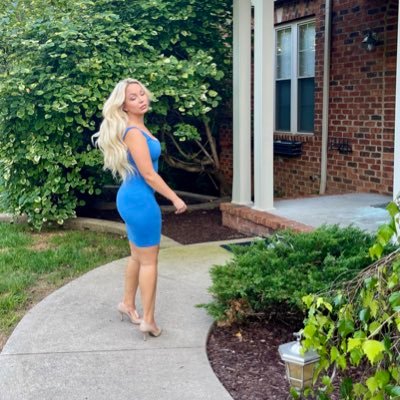 _lizzwalters's profile picture. 👑💙 #mommy #wife