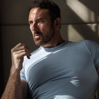 Official Fans of @BryanLarkin BAFTA winner. Narco Saints, Vikings. Outlander, London Has Fallen, Chasing The Dragon, Dead End & all round hottie!