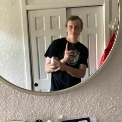 JohnnieBakr's profile picture. 🚁