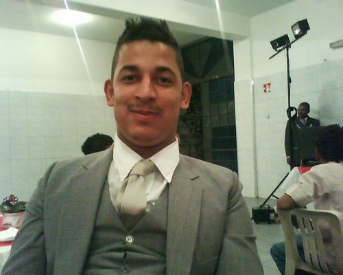 Eu sou,,um cara humilde,simpatico..gosto de fazer novas amizades,,adoro ficar no
