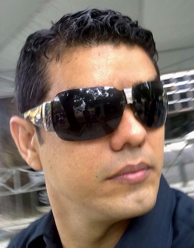 Sou cristão adventista, carinhoso, atencioso e um amigo de verdade. Me completo em Cristo Jesus e através dEle, pude encontrar a real felicidade.