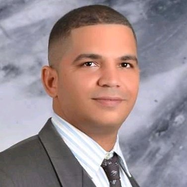 Esposo, padre, pastor. Eternamente salvo por la obra de Jesús. Busco verdades entre el café y los libros. Cristo es mi norte. ¿Hablamos?