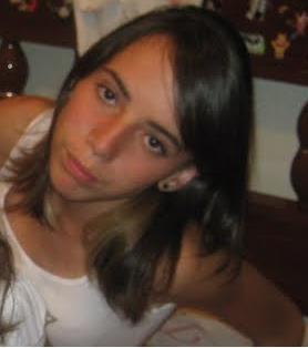 amo dar risada e estar com os meus amigos,simpática,chata,sincera,preguiçosa,divertida,falo palavrão,não gosto de varrer a casa,bagunceira,fim ♥