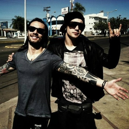 GeeFiosDivos's profile picture. FC criado especialmente para Gee Rocha e Fi Ricardo . O objetivo do FC é reunir o maximo de fãs dos guitarristas e tambem da banda NX ZERO .