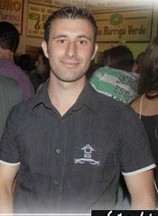 Sou um cara simples, confiante, sempre pensando o melhor das pessoas e de  mim mesmo... um homen muito
sincero que tenta sempre ser o melhor