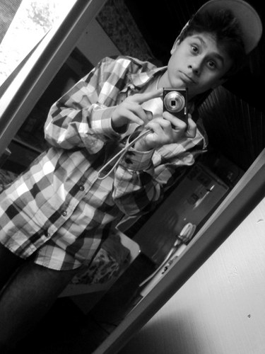 muito prazer #mlkpica woiehwoiehwoieh ,  Bate palma to chegando, se levanta paga pau! ♪