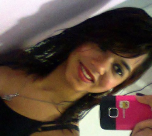 “Sou pessoa de dentro pra fora. Minha beleza está na minha essência e no meu caráter. Acredito em sonhos, não em utopia. Mas quando sonho, sonho alto. Estou aqu