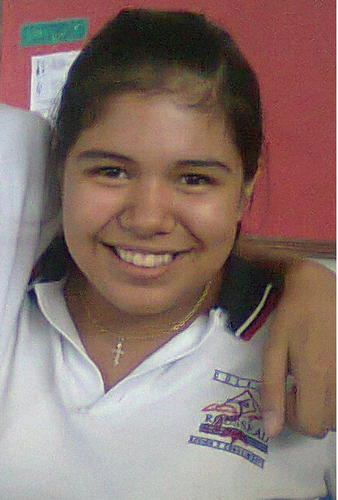 Soy alejandra y amo a justin bieber:) follow me:)...and i follow back:D