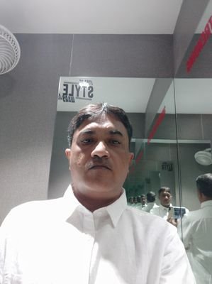 girdhar_loh's profile picture. 