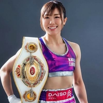 熊本県出身のプロボクサー🥊戦うナース💉 「極真会館世界女子空手道選手権大会 軽量級 2連覇 」「HOOST CUP 初代女子バンタム級王者」「第3代日本女子バンタム級王者」
空手・キック・ボクシングの3競技でタイトル獲得✨