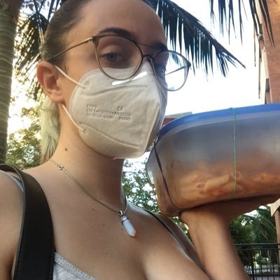 mire_fdez's profile picture. 01 | bi (she/her) | somos como cuchillos, la cuestión es el contexto