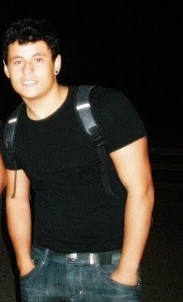 Pra q usar roupas caras se o gostoso da vida a gente faz pelado... ;)