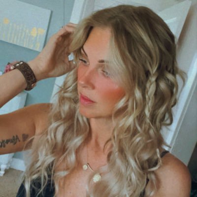 TikTok (94k+) PR/Business Inquiries- justmels.com@gmail.com