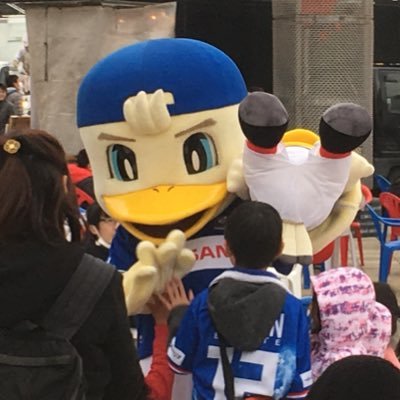 横浜F・マリノスを勇猛果敢に応援してます。 お笑いだったりアイドルだったりが好き