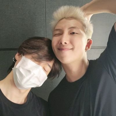 Somewhere I can fangirl in peace✌
•WINGS Tour Anaheim
•LY Tour Seoul
•LYSY Tour Rose Bowl
🐨No worries at least this planet has Namjoon
💛MiniMoni enthusiast