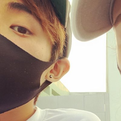 Kouhei615's profile picture. 西南→箕面三中→興國AA→京産大経済学部/ZZR250 乗ってます！/大阪生まれの京都民/レオパ3匹と4人暮らし/自信と運で生きています。赤色が好きです。nFinRXScPiwpItO