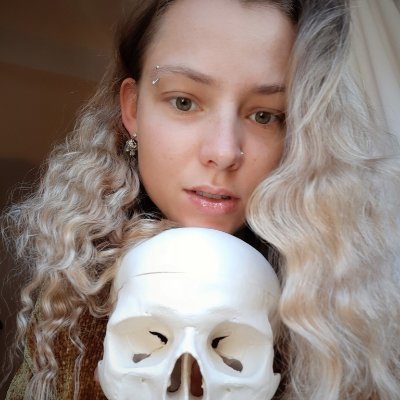 Postgraduate researcher in ancient human oral microbiomes 🦷💀🦠🧬🧪 She/her 🏳️‍🌈