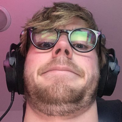 iitznich's profile picture. Streamer doing streamer things