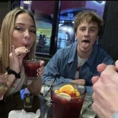 projul2's profile picture. she/her
madelyn, drew & madison=🏡
obx💘