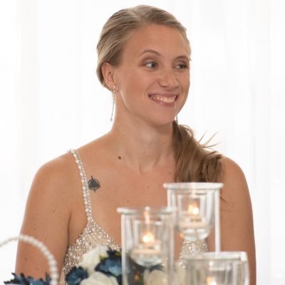 haha_sarahh's profile picture. dog mom. packer diehard. hoosier. 💍