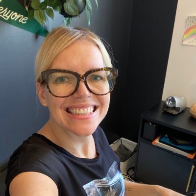 I ❤️ Ottawa, mama of 2, Director of Internal Communication @shopify. fan of wine, gardening, and a strong emoji game. lazy pelotoner. tweets are mine.