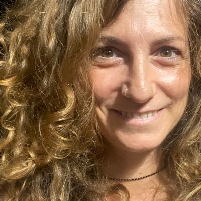 Mamá de Chloe 💜 Aprendiz de feminista 🙂 Periodista. Ahora ando por el @IEO_Cadiz 🐠 Secretaria Política del @PCABahiadeCadiz ✊🏻