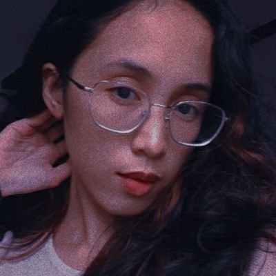 yo girl's mindin' her own b¡zz xx
