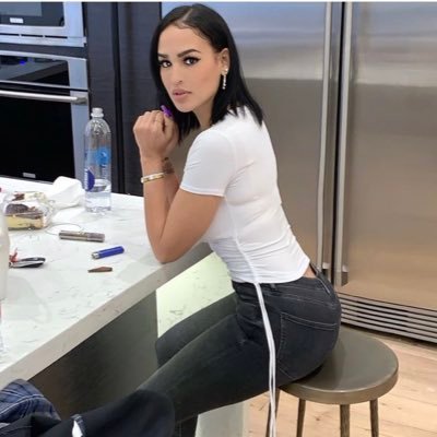 veronicaliza133's profile picture. I’m easygoing woman who like the fun and ready to meet someone new to experience a lot together