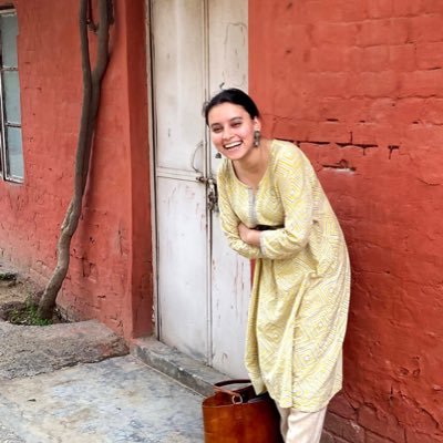 FatimaJuned's profile picture. agh, another bio.