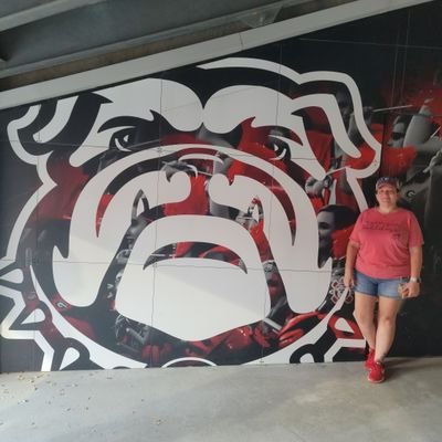 ❤UGA ❤Braves ❤Falcons
🇺🇸Wife of retired Navy Chief and Navy Mom
#SunflowerJeep 🌻lllllll🌻