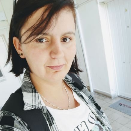 renyyyke's profile picture. Just a smile :)
