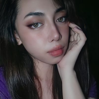 callMeChiee's profile picture. tired but pretty 🤷