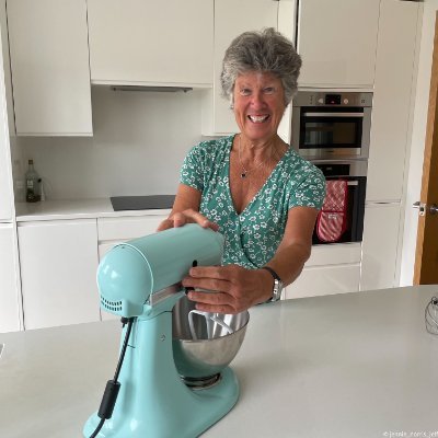 🍰 2021 GBBO contestant 🧁 Maggie is a self confessed “necessity baker” never heard of one of those? Follow me to find out more!