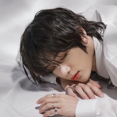 sideB_13's profile picture. #범규 gif 🧸