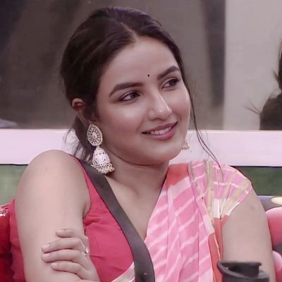 Official FanClub of Popular Actress @JasminBhasin who gained Immense Fame by being Well Hyped Contestant of Khatron Ke Khiladi 9 & Most Recently BiggBoss 14 🤍
