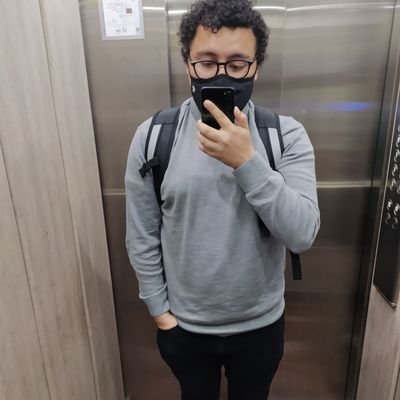 Estudiante de ingeniería industrial. Odio la derecha(excepto la banda de rock). 22 años.