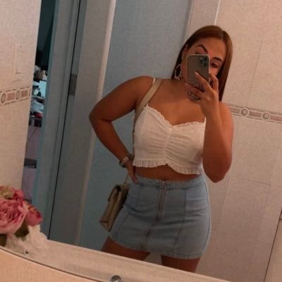 Dyan34100857's profile picture. 