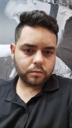 Sou um rapaz simples que está a lutar para conseguir conquistar o mundo