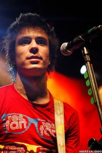 Esse FC é para todos aqueles que amam o Pe lu, que só agnt sabe o que é ama-lo,ver ele cantando,com aquele sorriso.
Dona: @brendaluaraa
criado:09/12/2010